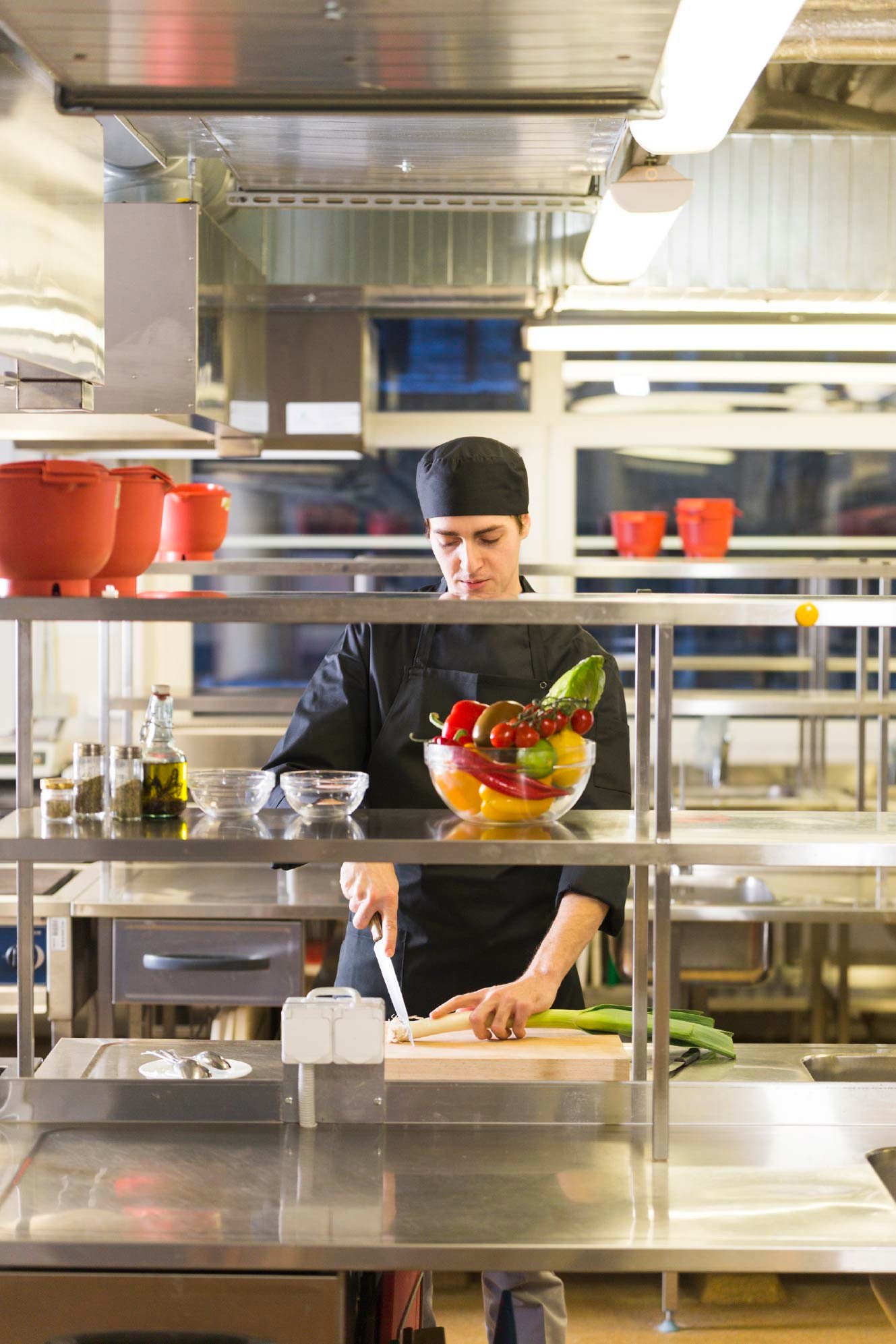 4 reasons why stainless steel reigns supreme in commercial kitchens